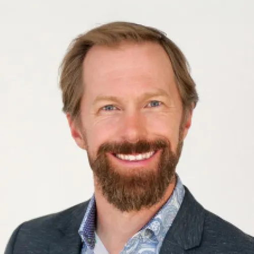 Dr. Tom Moorcroft, Tom Moorcroft Online, uses OxyHealth hyperbaric chambers