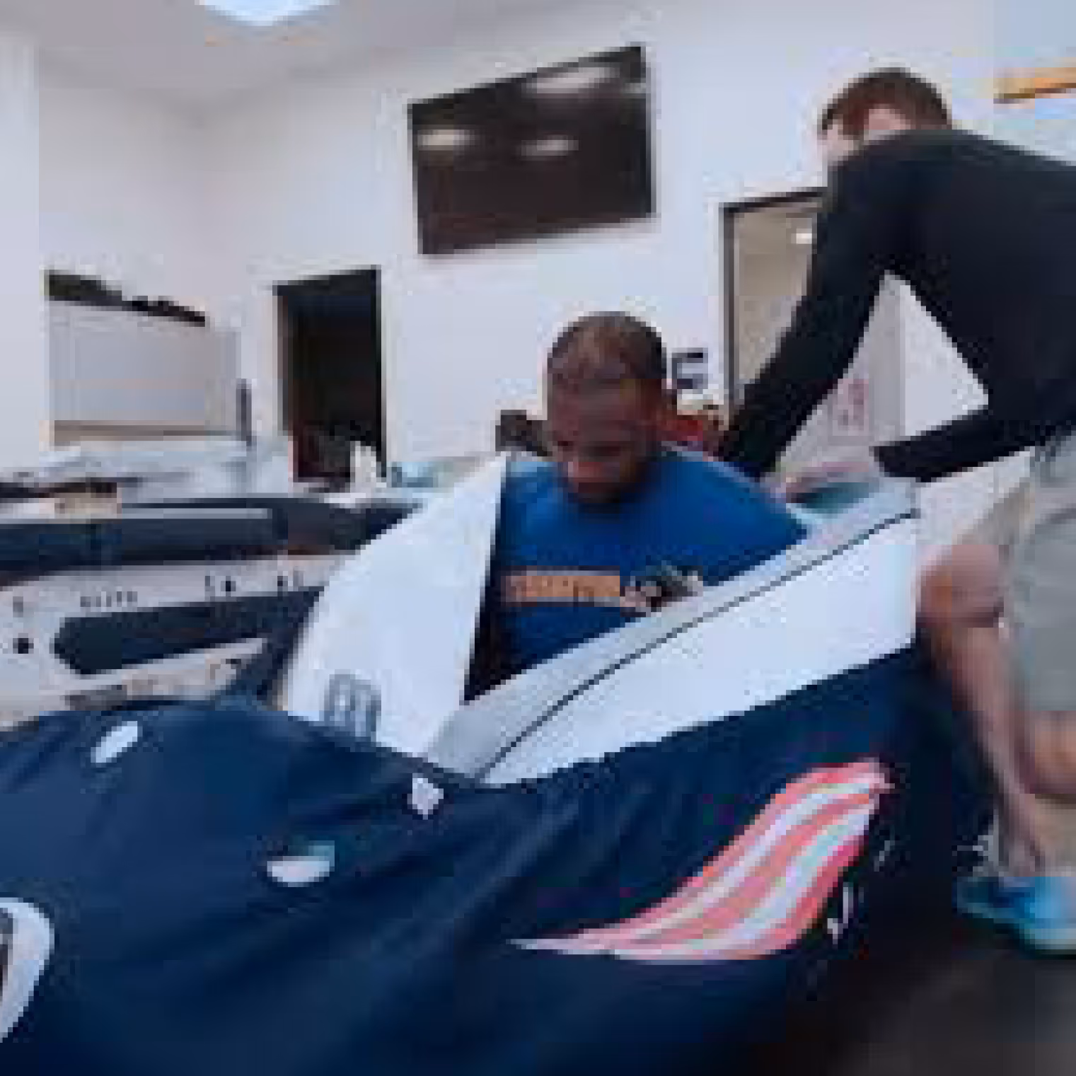Professional athlete using OxyHealth hyperbaric chamber for recovery and performance 2